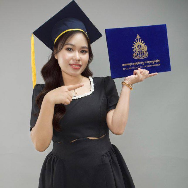 ភ័ណ្ឌ  ស្រីលីស